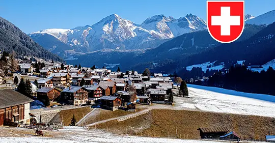 Un pueblo en Suiza presenta un programa para atraer nuevas familias que vivan en él