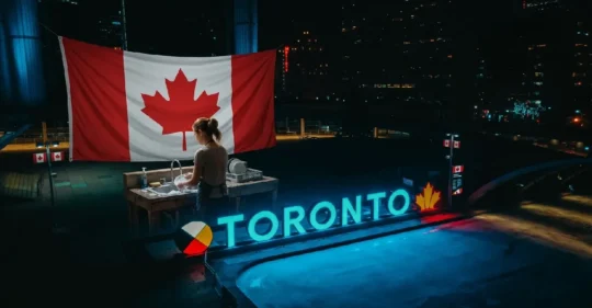 Trabajos en Toronto para latinos en cocina, lavaplatos y barbería.